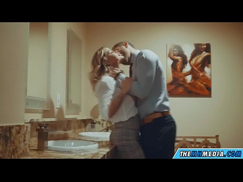 ❤️ Том биетэй шаргал үст таныг нийтийн бие засах газар уруу татах үед ❤️ Секс видео mn.com-milf-300.ru ❤
